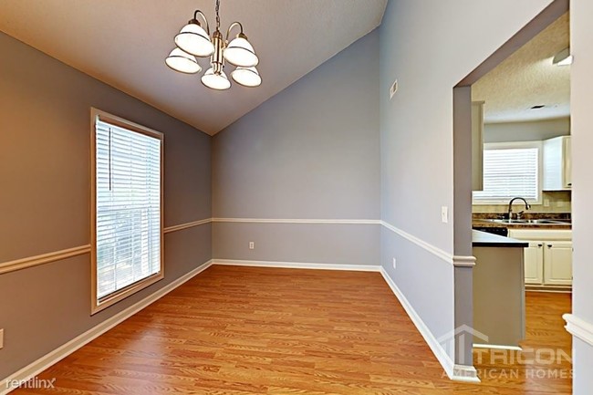 Building Photo - 1102 Chateau Terrace