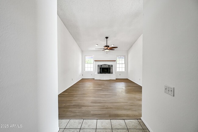 Building Photo - 324 S Rita Ln