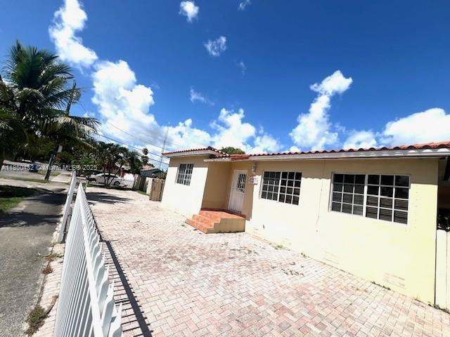 Building Photo - 500 SW 51st Ave