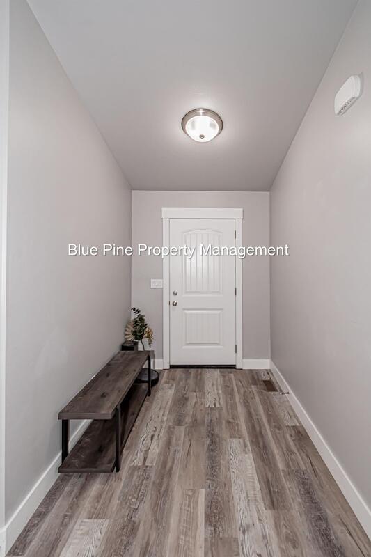 Building Photo - 3002 Sandy Dr