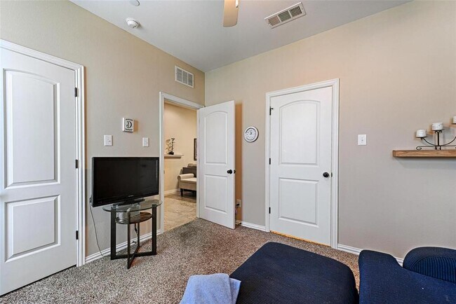Building Photo - 1922 Timber Oaks Dr