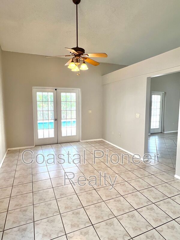 Foto del edificio - 1310 Lakehurst Way
