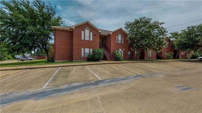 Building Photo - 701C Balcones Dr
