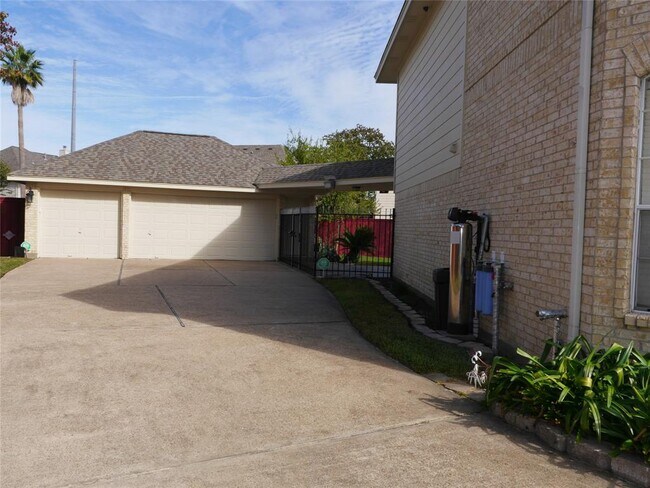 Building Photo - 14802 Wintercove Ct