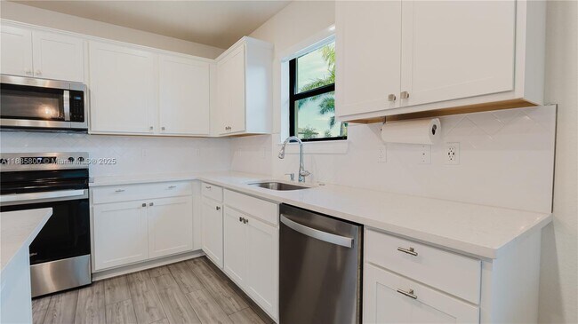 Foto del edificio - 3001 Hibiscus Ave