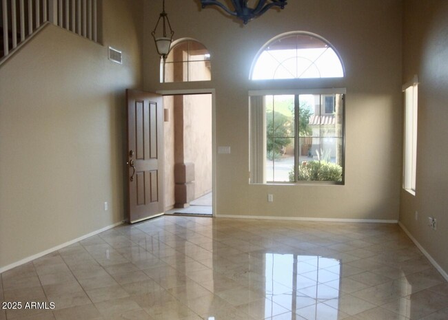Building Photo - 10399 E Hillery Dr