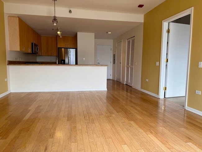 Building Photo - 1515 S Prairie Ave