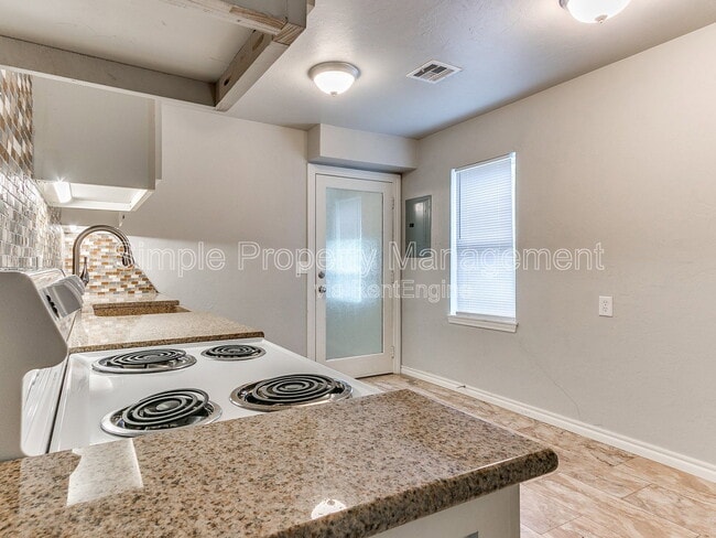 Foto del edificio - 512 W Lockheed Dr