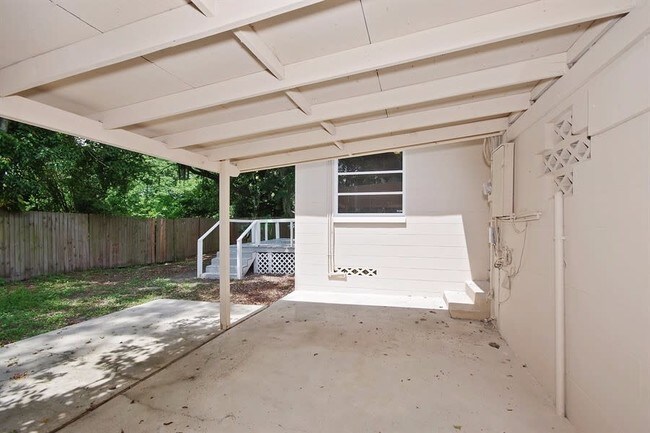 Building Photo - 6510 Corona Dr