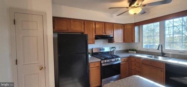 Building Photo - 10 Woodfield Dr