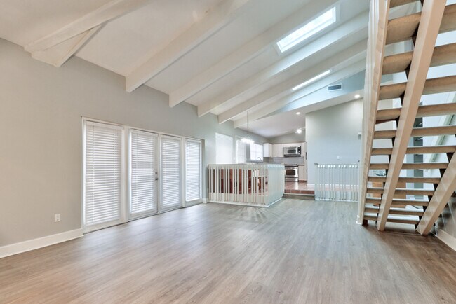 Building Photo - 5201 Huntington St NE, St Pete FL 33703