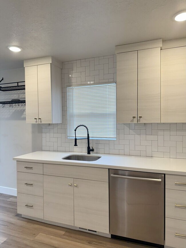 Foto del edificio - Completely Updated 4-Bedroom Home in Ogden!