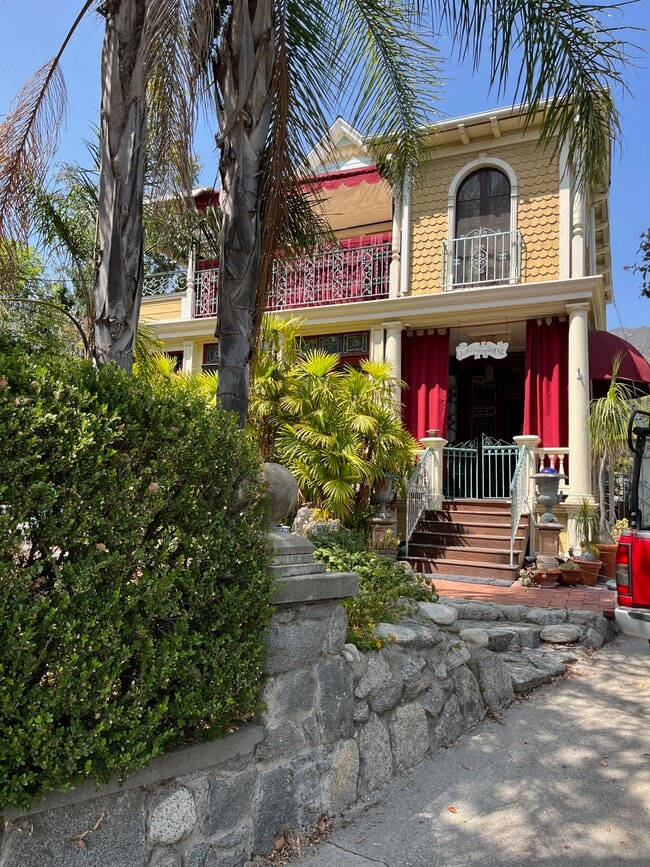 The property - 159 W Montecito Ave