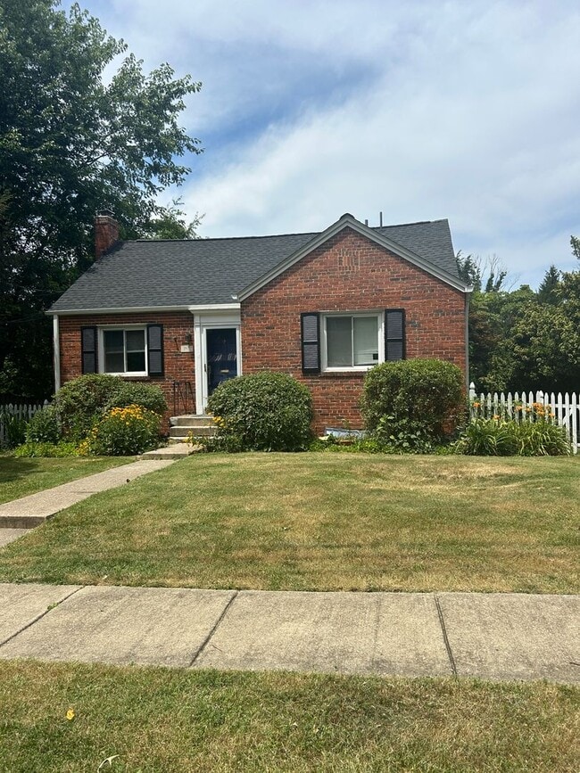 Building Photo - 4br 3Ba Silver Spring Cape Cod