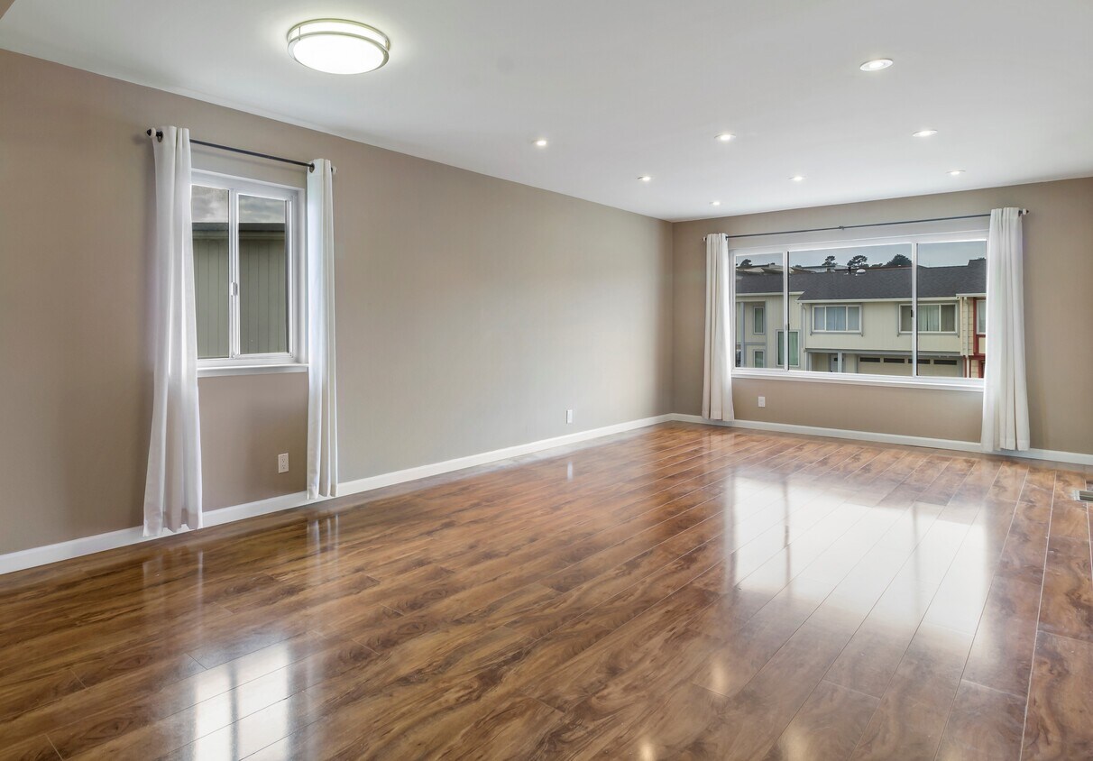 Sala de estar espaciosa - 3908 Geddes Ct
