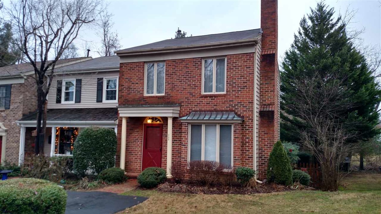 Foto principal - 933 Huntwood Ln