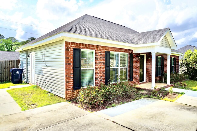 Building Photo - 247 Mikado Dr