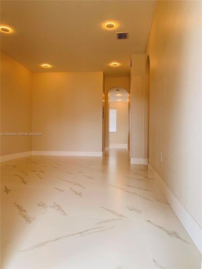 Foto del edificio - 7050 NW 177th St