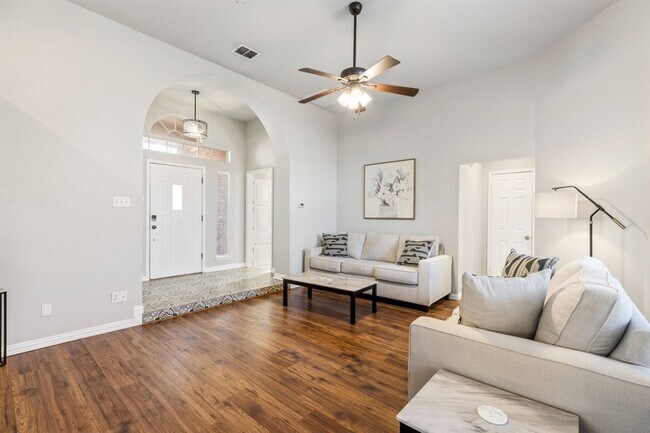 Foto del edificio - 4709 Justin Dr