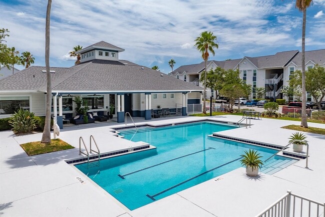 Building Photo - Summer Lake Villas, LLC