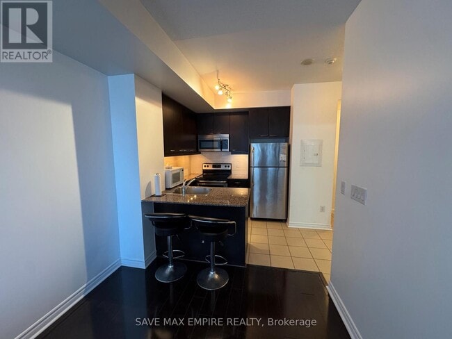 Building Photo - 385 Prince of Wales Dr