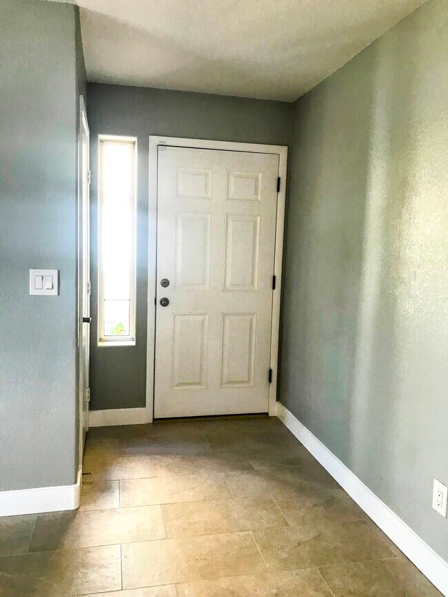 Entryway Door and Hall Closet - 1333 E Morten Ave