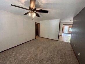 Building Photo - 3112 Beechwood Dr