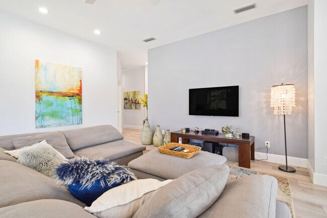 Foto del edificio - 165 Hampton Pl