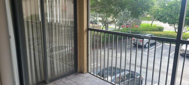 Foto del edificio - 2985 Riverside Dr
