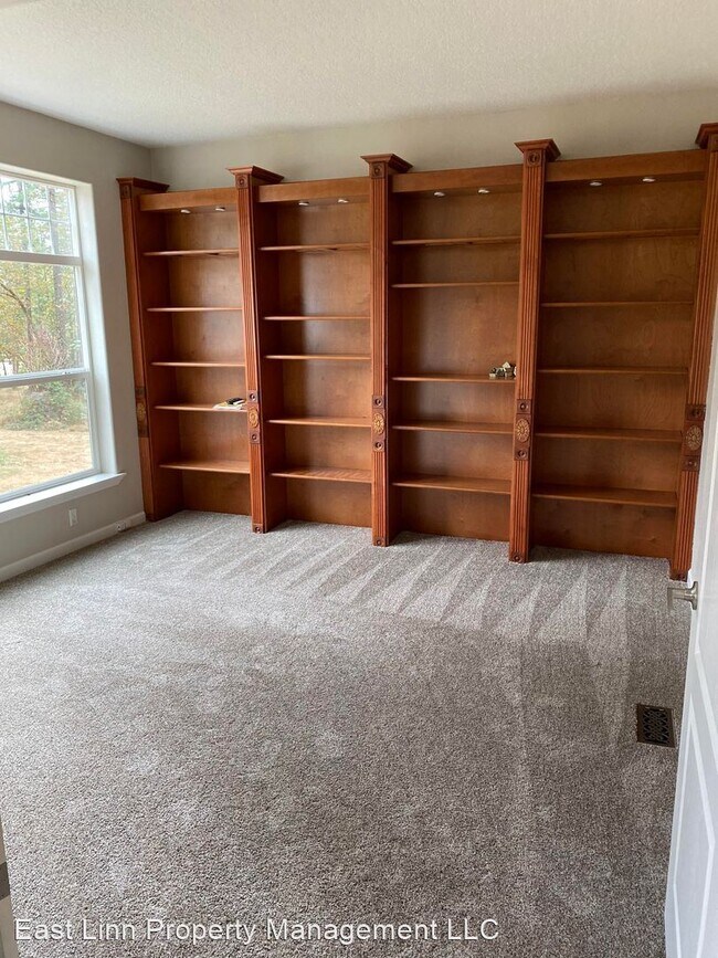 Building Photo - 3 br, 2.5 bath House - 1057 Pleasant Valle...