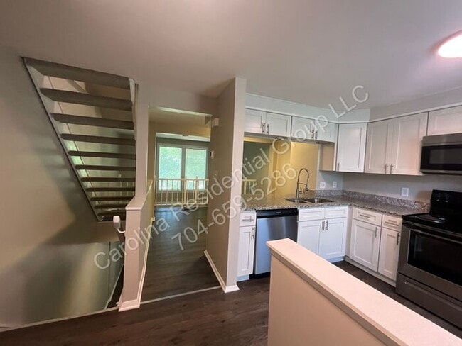 Foto del edificio - 7305 Pebblestone Dr
