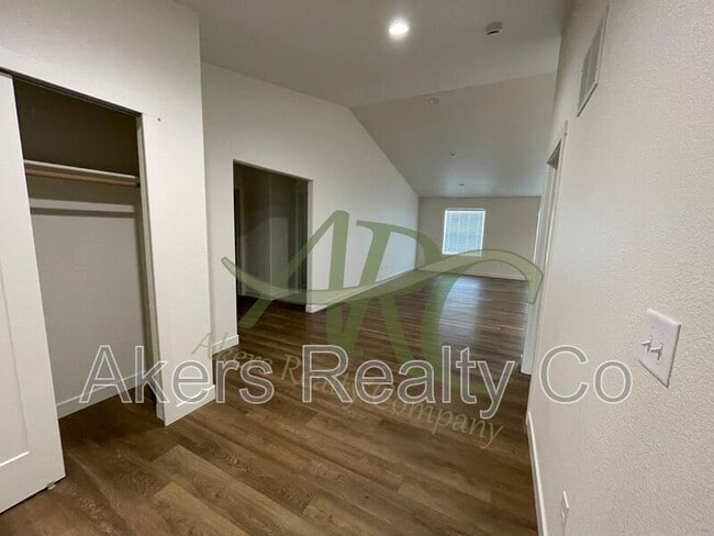 Building Photo - 968 S Coral Pl