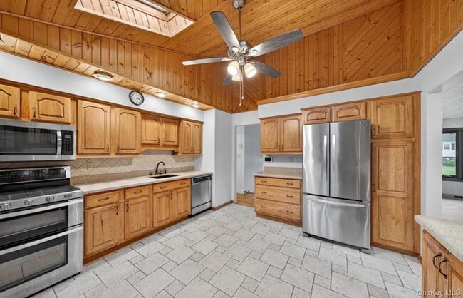 Foto del edificio - 8 Badami Dr