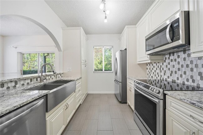 Building Photo - 18117 Paradise Point Dr