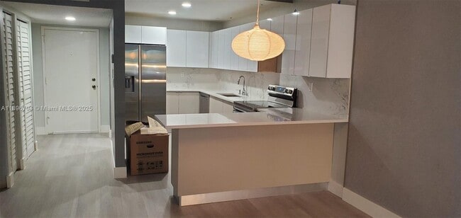 Foto del edificio - 301 Racquet Club Rd