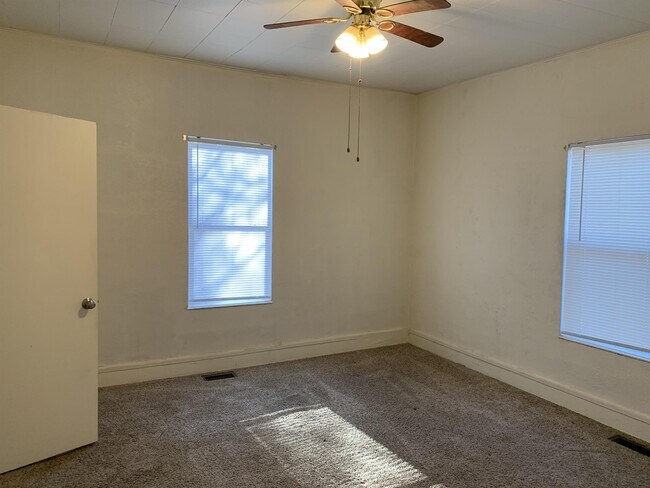 Foto del edificio - 924 E High St