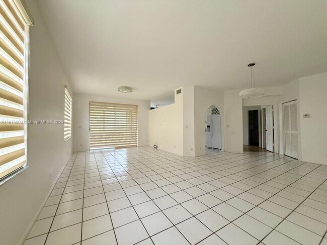 Foto del edificio - 8658 Vía Reale