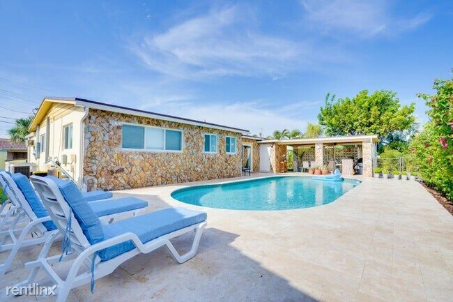 Foto del edificio - 3 br, 2 bath House - 454 NE 43rd St