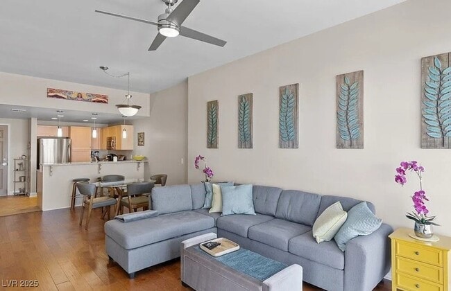 Building Photo - 150 S Las Vegas Blvd