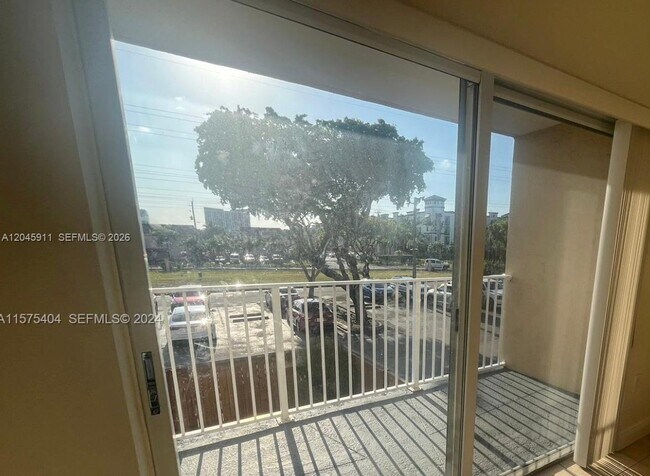 Foto del edificio - 5112 NW 79th Ave