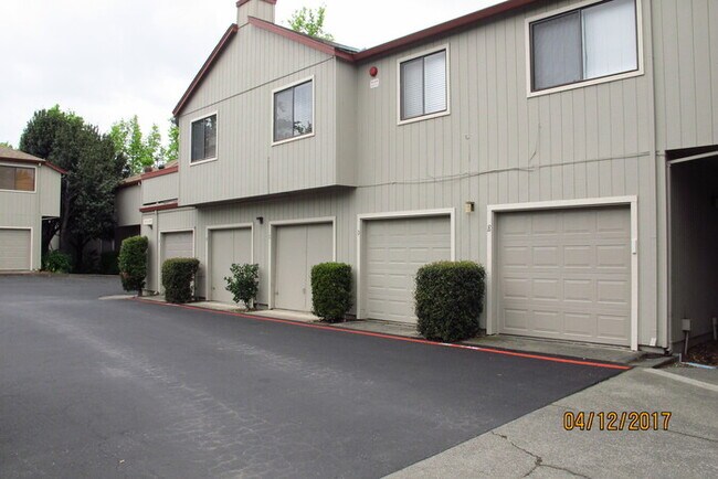 Building Photo - 2557 Westberry Dr