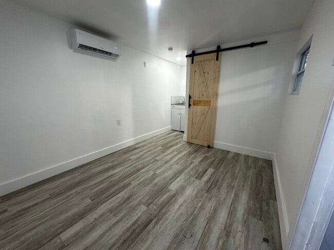 Building Photo - 915 NW 46th St