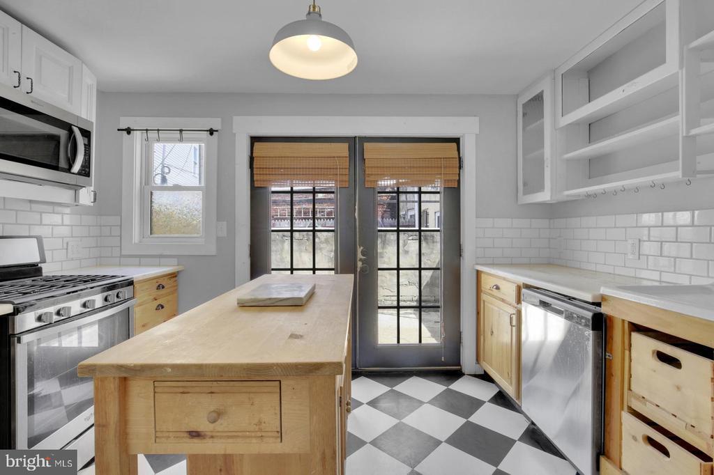 Primary Photo - 203 Wilder St