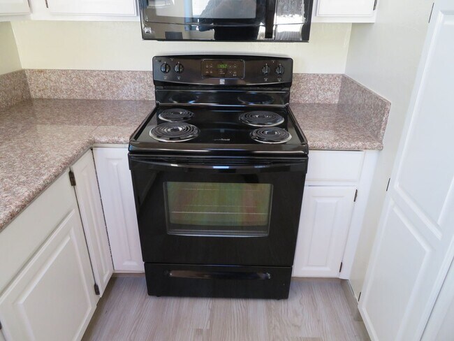 Foto del edificio - 3 bedroom, 2 bathroom in Scotts Valley