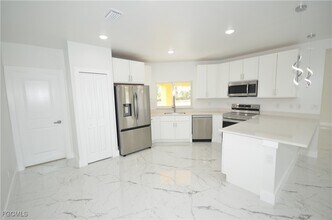 Building Photo - 1132 Edelweiss St E