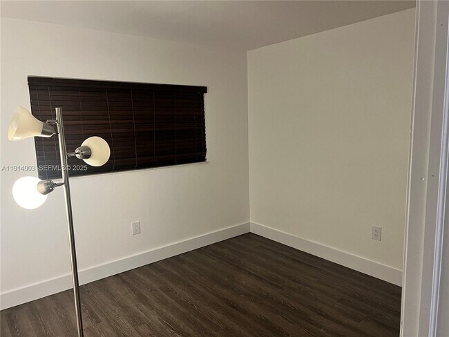 Foto del edificio - 19055 NW 62nd Ave