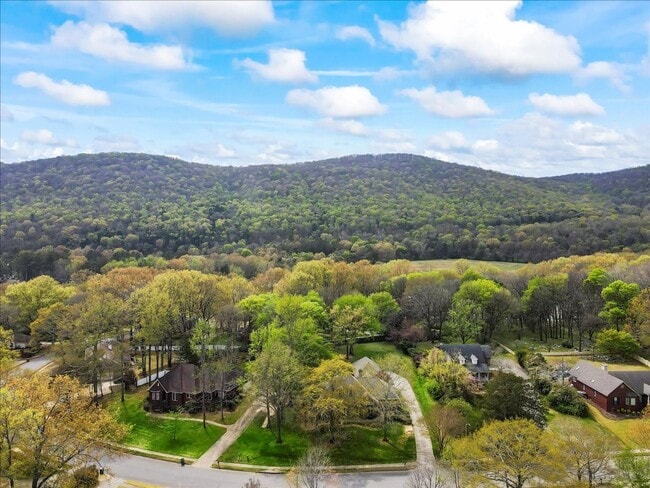 Building Photo - Stunning 3 bed 2.5 bath home in Cove Creek subdivision!