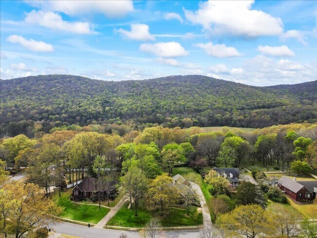 Foto del edificio - Stunning 3 bed 2.5 bath home in Cove Creek subdivision!