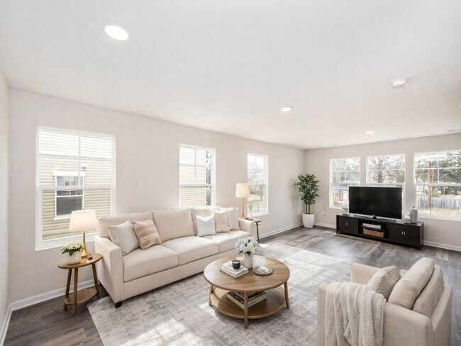 Building Photo - Brand New End-Unit Townhome | 3 BR/3.5BA | 1-Car Garage | Near Downtown Mooresville