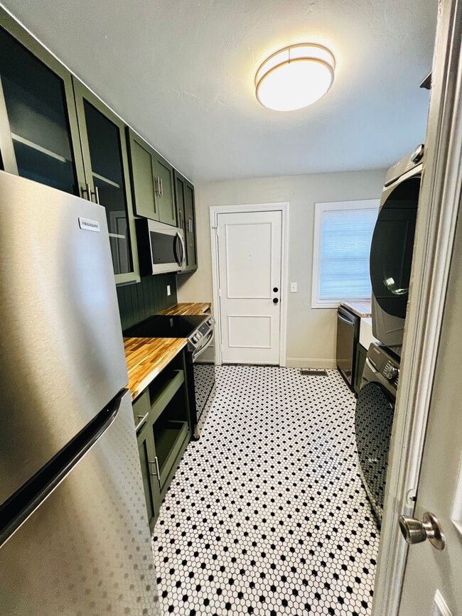 Foto del edificio - MOVE-IN SPECIAL: Beautifully Updated 1BD 1...